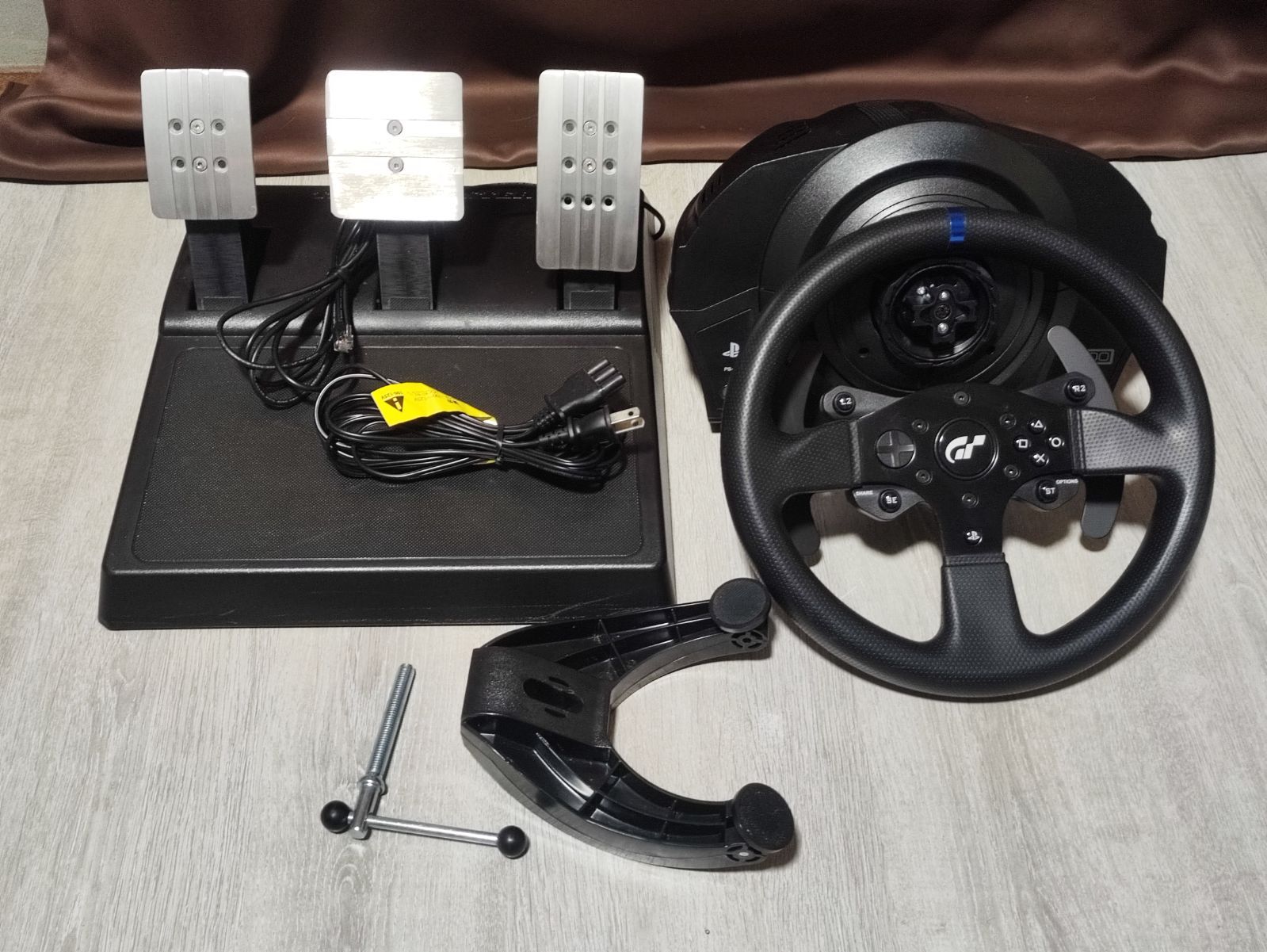 THRUSTMASTER T300RS GT Edition【中古品】ハンコン