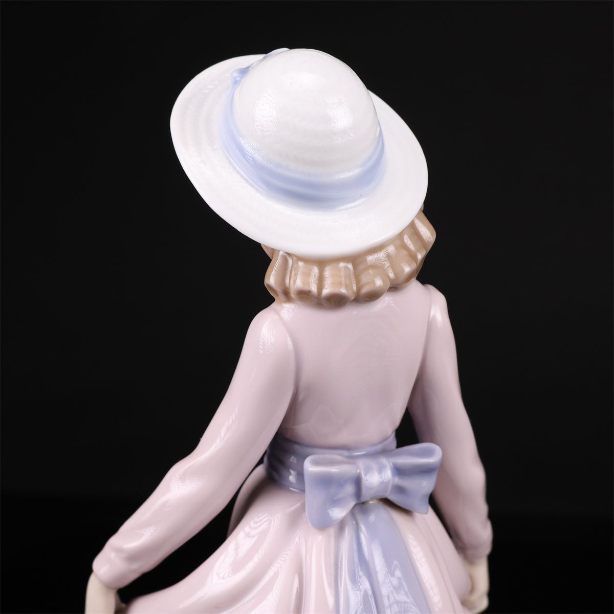 リヤドロ LLADRO 磁器人形 花かごを持つ少女 置物 LLADRO 【リヤドロ】 磁器人形 「花のバスケット」 少女 置物 高25