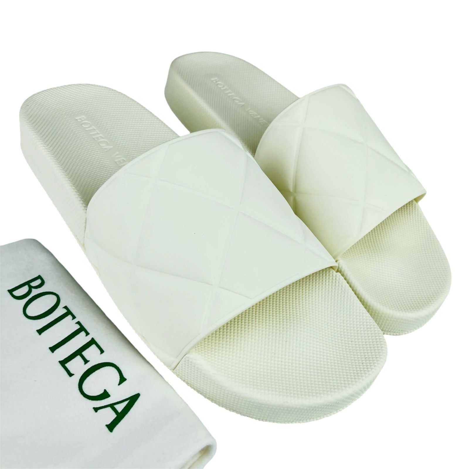 極良品★BOTTEGA VENETA★ボッテガ・ヴェネタ:レディース イントレチャートデザイン スライド ラバー サンダル (39/25.5~26㎝相当) ブランドサンダル イタリア製 レディースサンダル カジュアルシューズ 春夏靴 シャワーサンダル 13,604円
