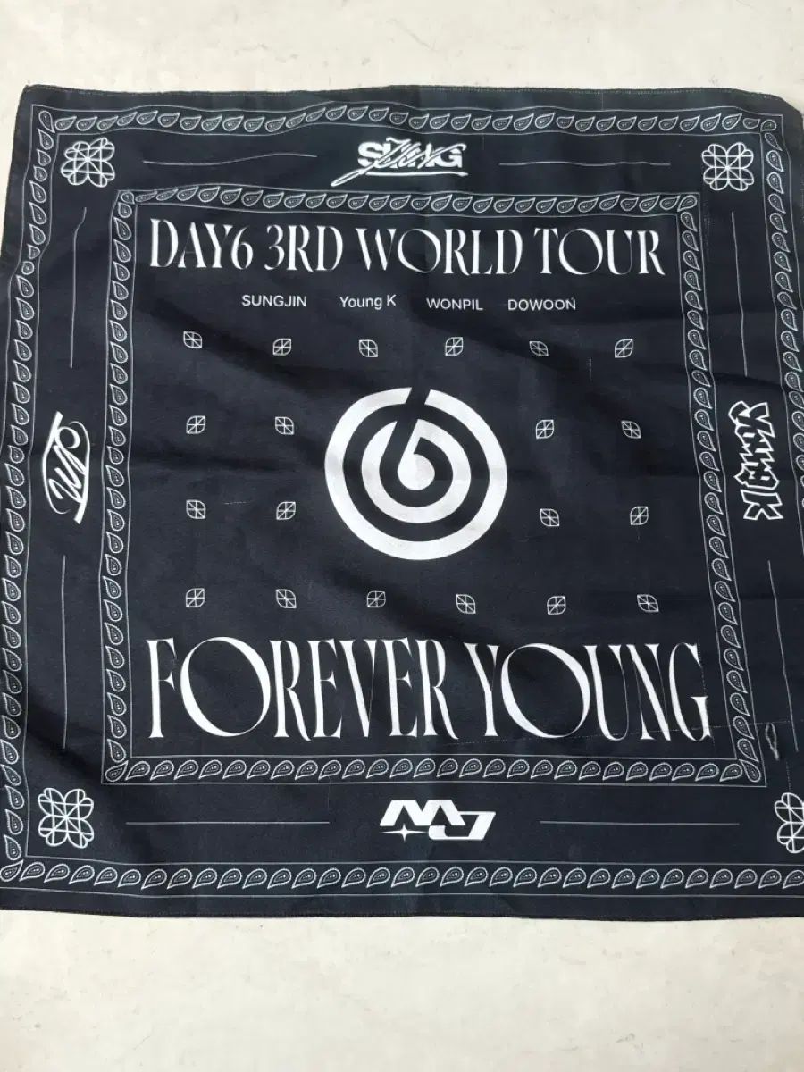 DAY6 WORLD TOUR MD 3RD ＜FOREVER YOUNG＞ in YOUNG FOREVER ⁄ DAY6