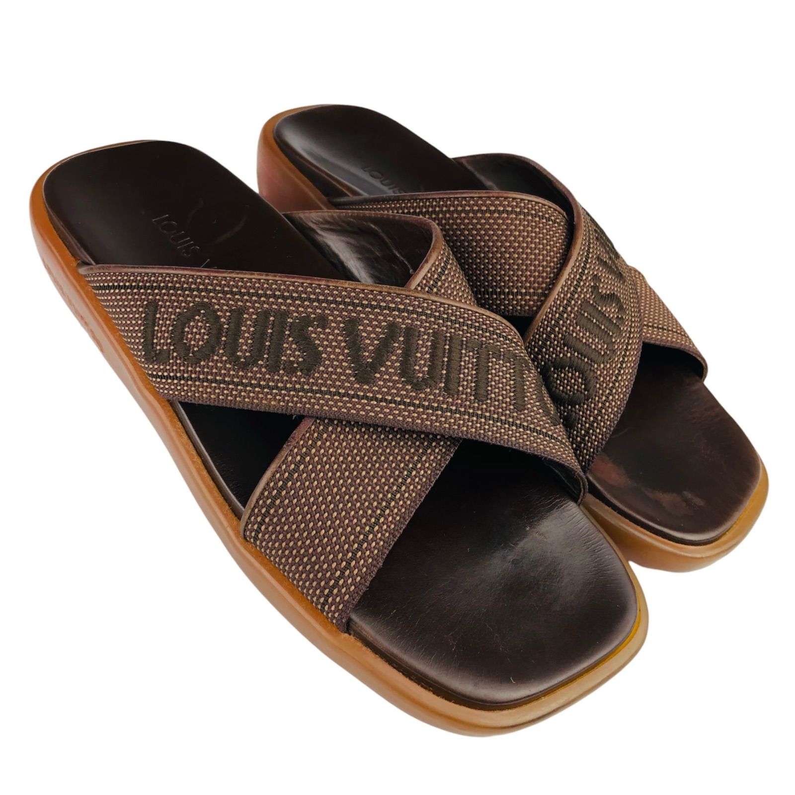 美品★LOUIS VUITTON★ルイヴィトン・レディース キャンバスレザー ブランドロゴ刺繍 クロスストラップ エンボス加工ロゴ ベルク サンダル (39//25㎝相当) ブランドサンダル イタリア製 レディースサンダル カジュアルシューズ 春夏靴