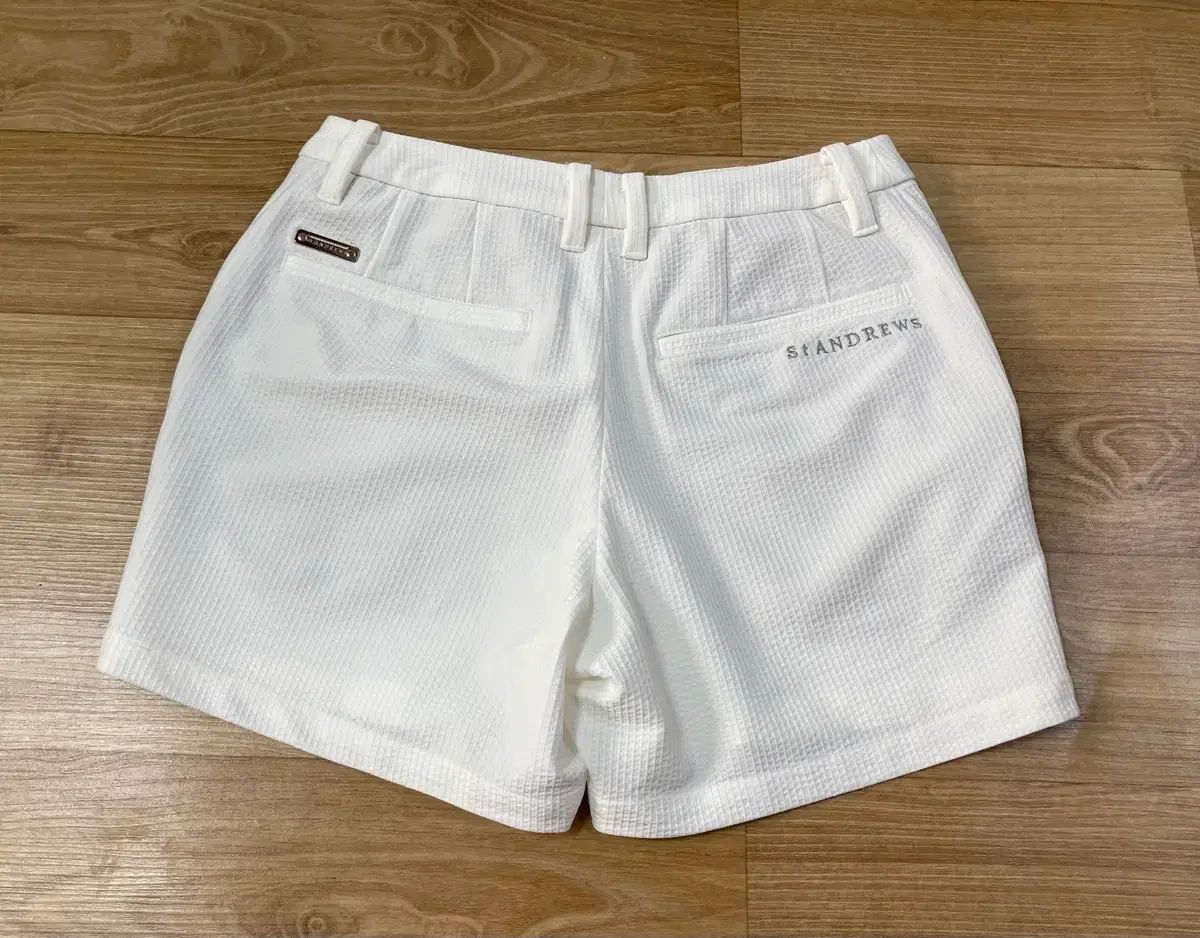 新品 未使用 セントアンドリュース 2024 ショートパンツ 白 総柄