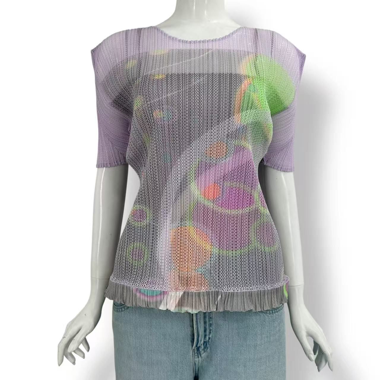 新品同様 ISSEY MIYAKE イッセイミヤケ PLEATS PLEASE プリーツプリーズ トップス カットソー 宇宙柄 裾バルーン サイズ4