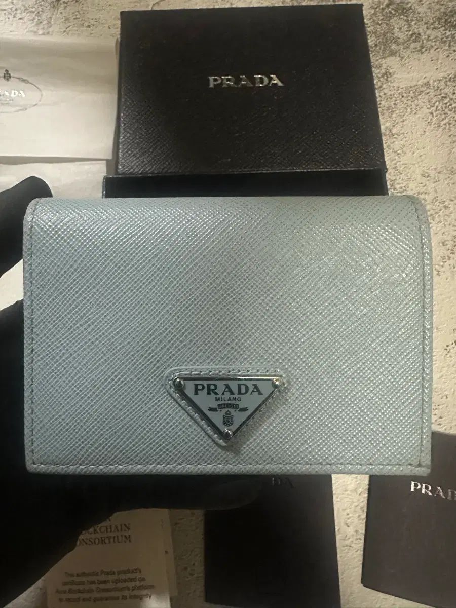 PRADA プラダ サフィアーノ 二つ折り財布 スカイブルー