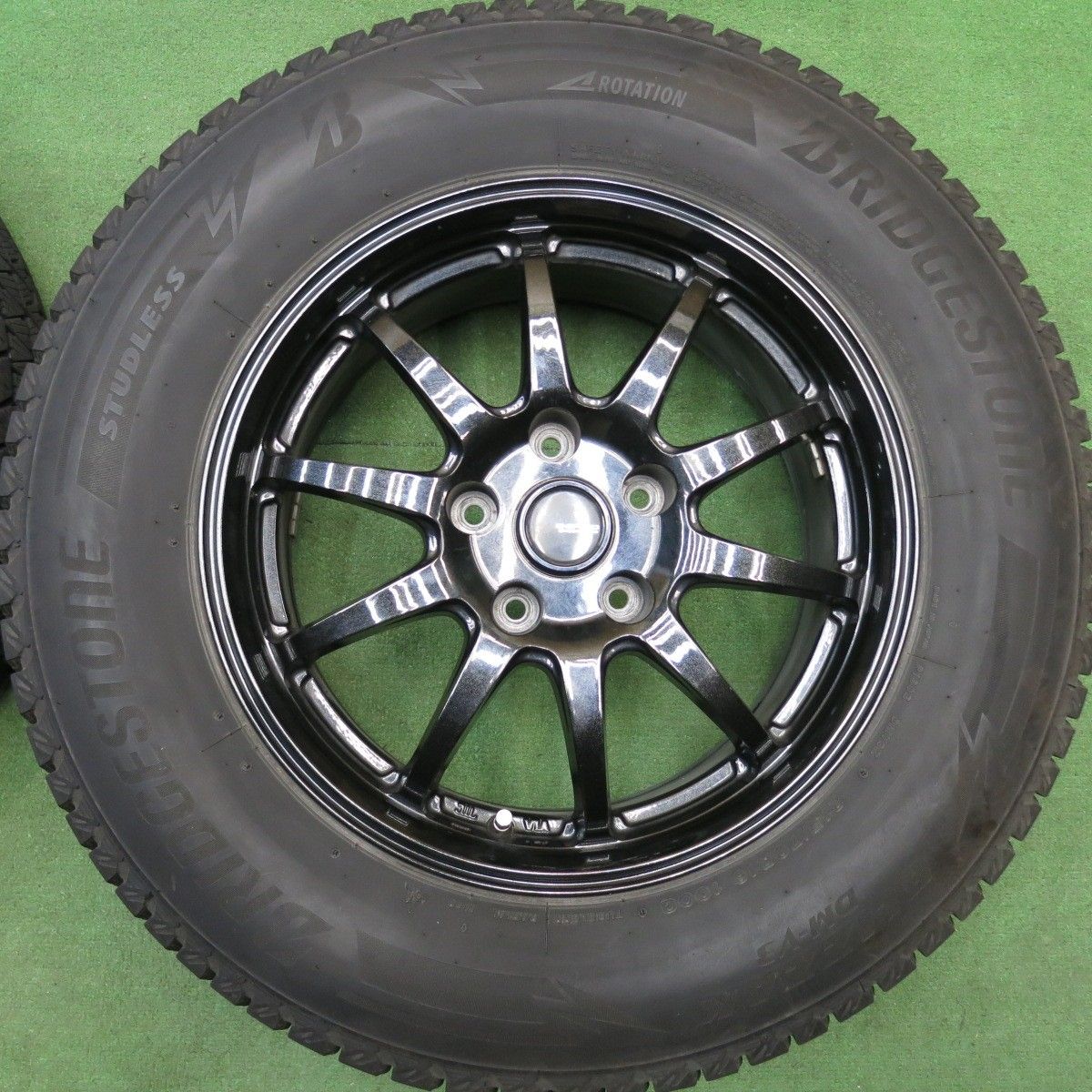 バリ溝！9分☆スタッドレス 215/70R16 ブリヂストン ブリザック DM-V3 