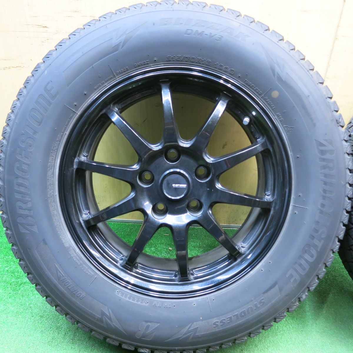 バリ溝！9分☆スタッドレス 215/70R16 ブリヂストン ブリザック DM-V3 