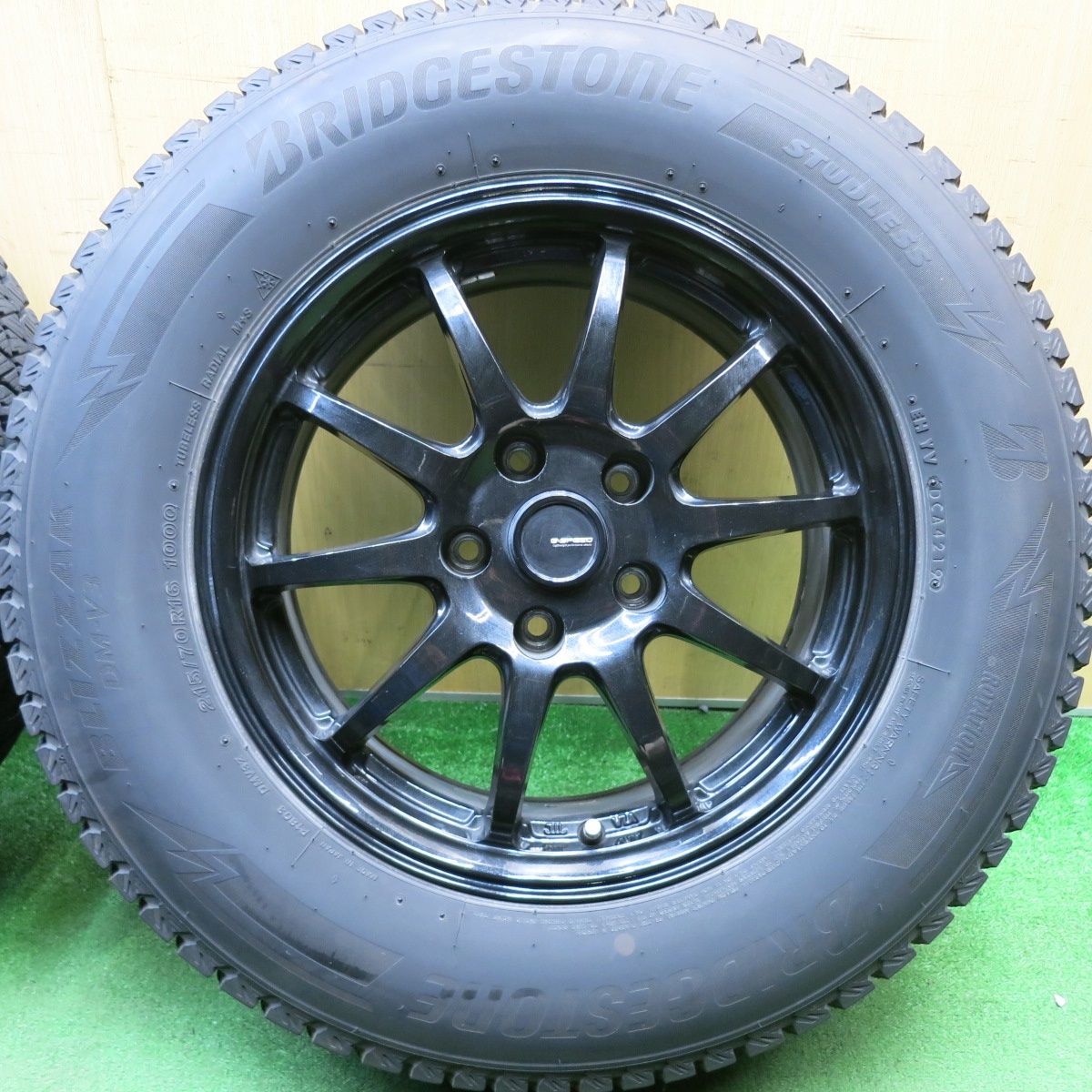 バリ溝！9分☆スタッドレス 215/70R16 ブリヂストン ブリザック DM-V3 