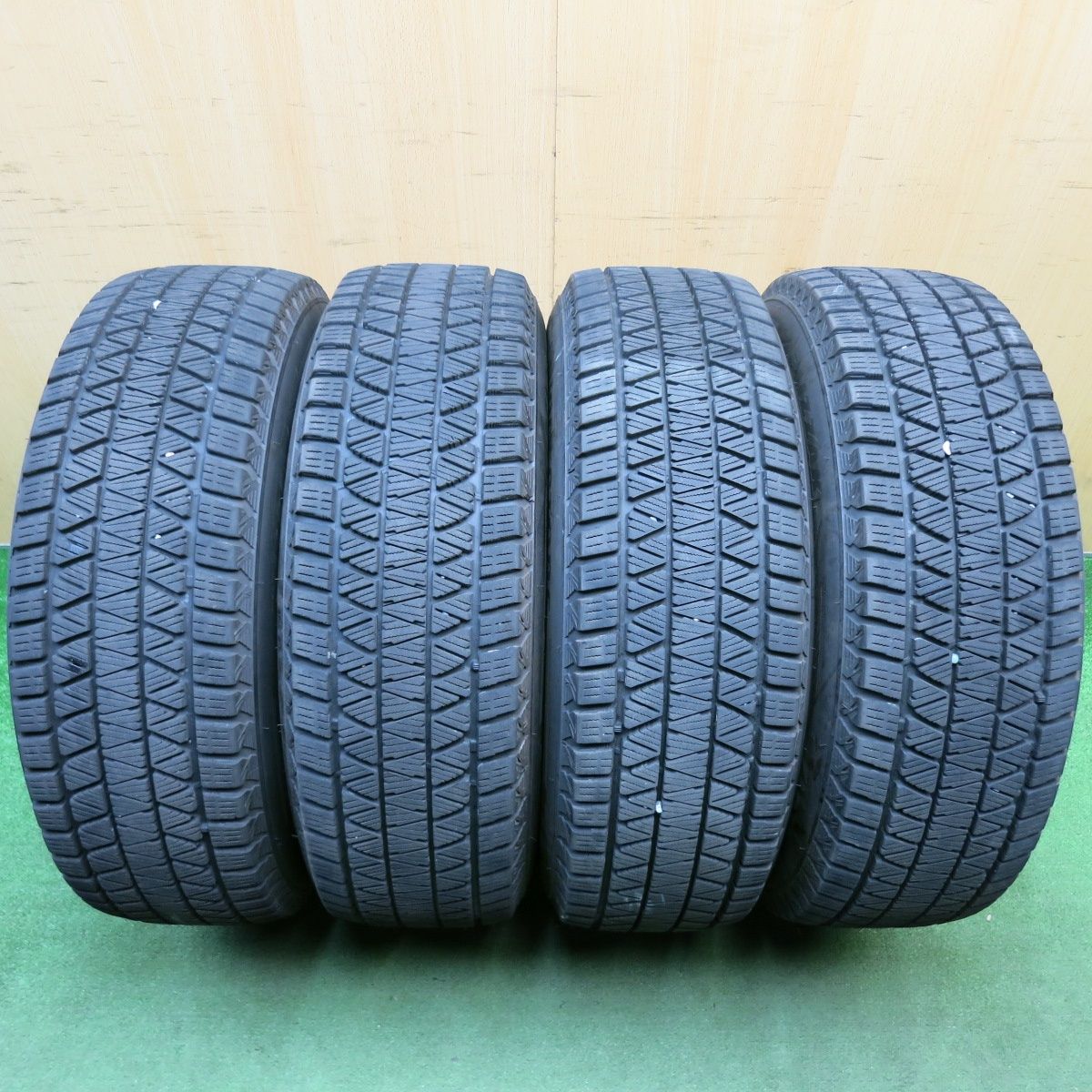 バリ溝！9分☆スタッドレス 215/70R16 ブリヂストン ブリザック DM-V3 