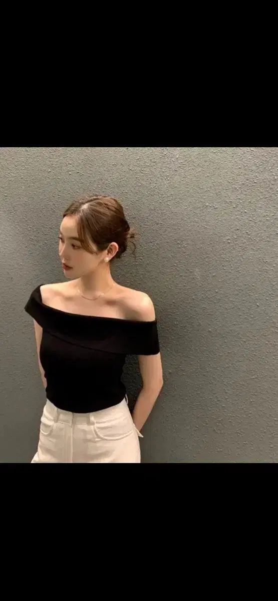 オフショルダー ブラック トップス ニット