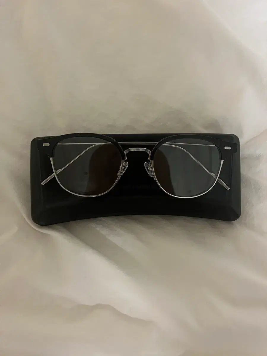 GENTLE MONSTER アリオ X 01 ほぼ新品