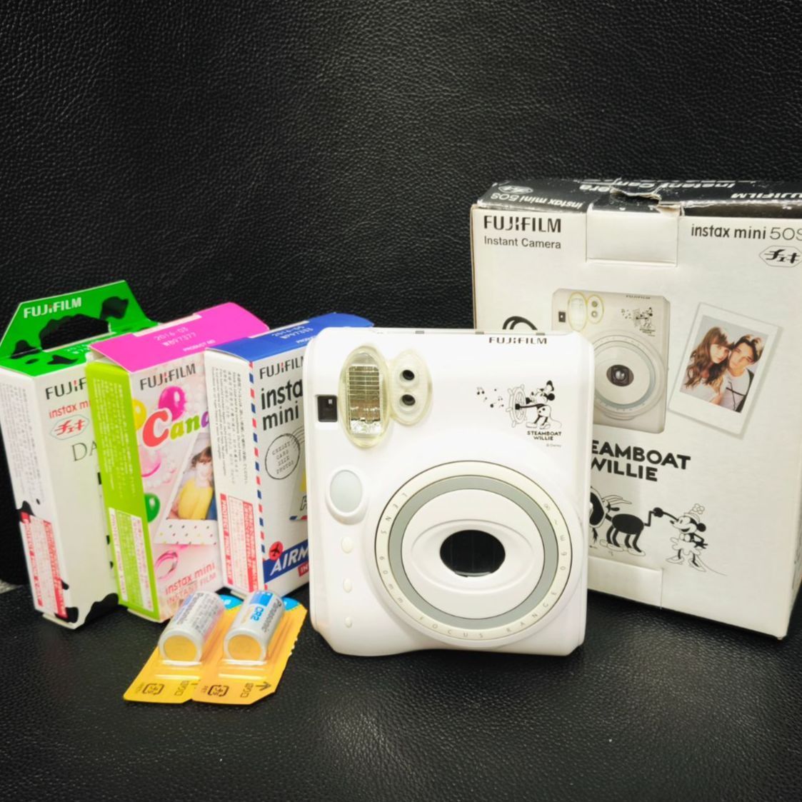 【極美品 スターターセット】限定品 instax mini 50S チェキ ミッキーマウス 新品電池付き フィルム3箱付き（SNA）326050503501FW