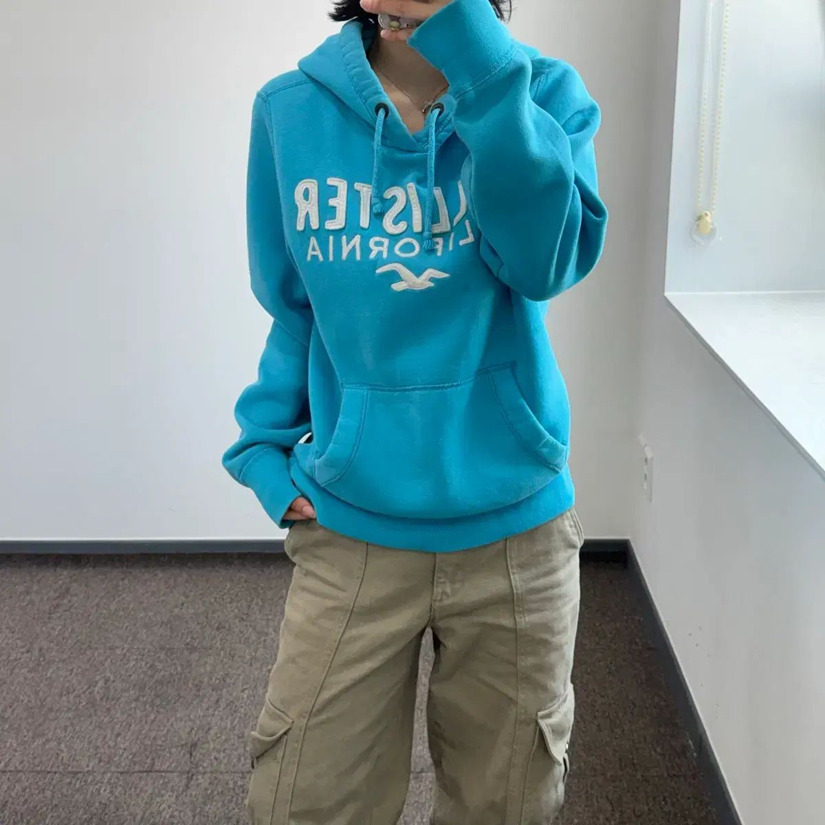 Hollister ホリスター Spellout ロゴ ブルー フーディTシャツ