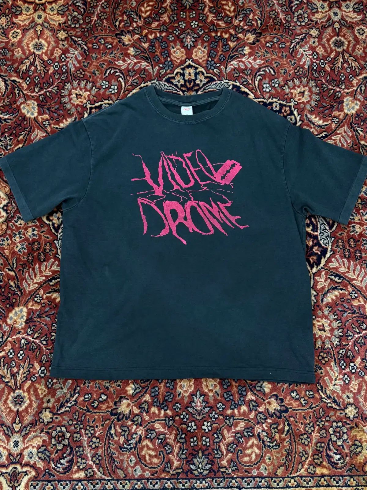 (XL) ピアス Tシャツ ブラック