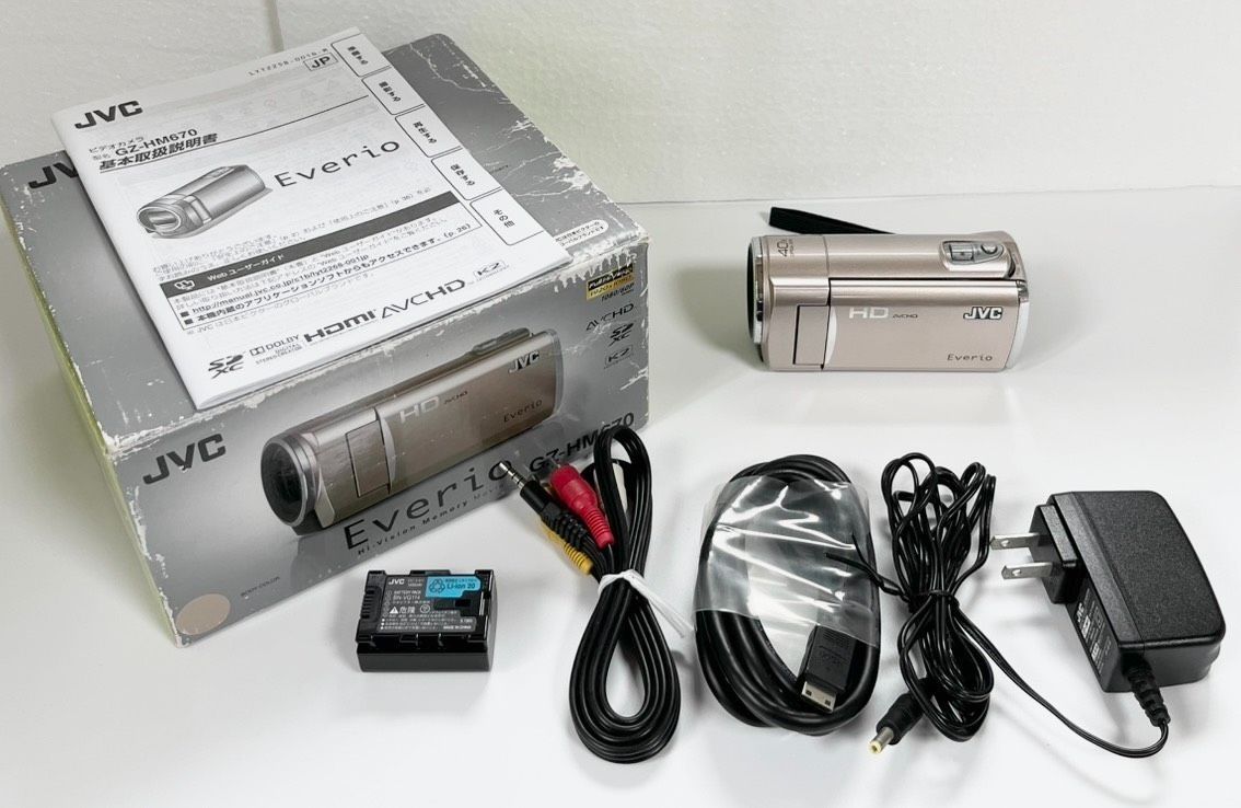 付属品完備 JVC Everio GZ-HM670-A 美品 JVC ビクター ビデオカメラ メモリームービー タッチパネル 32GB内蔵