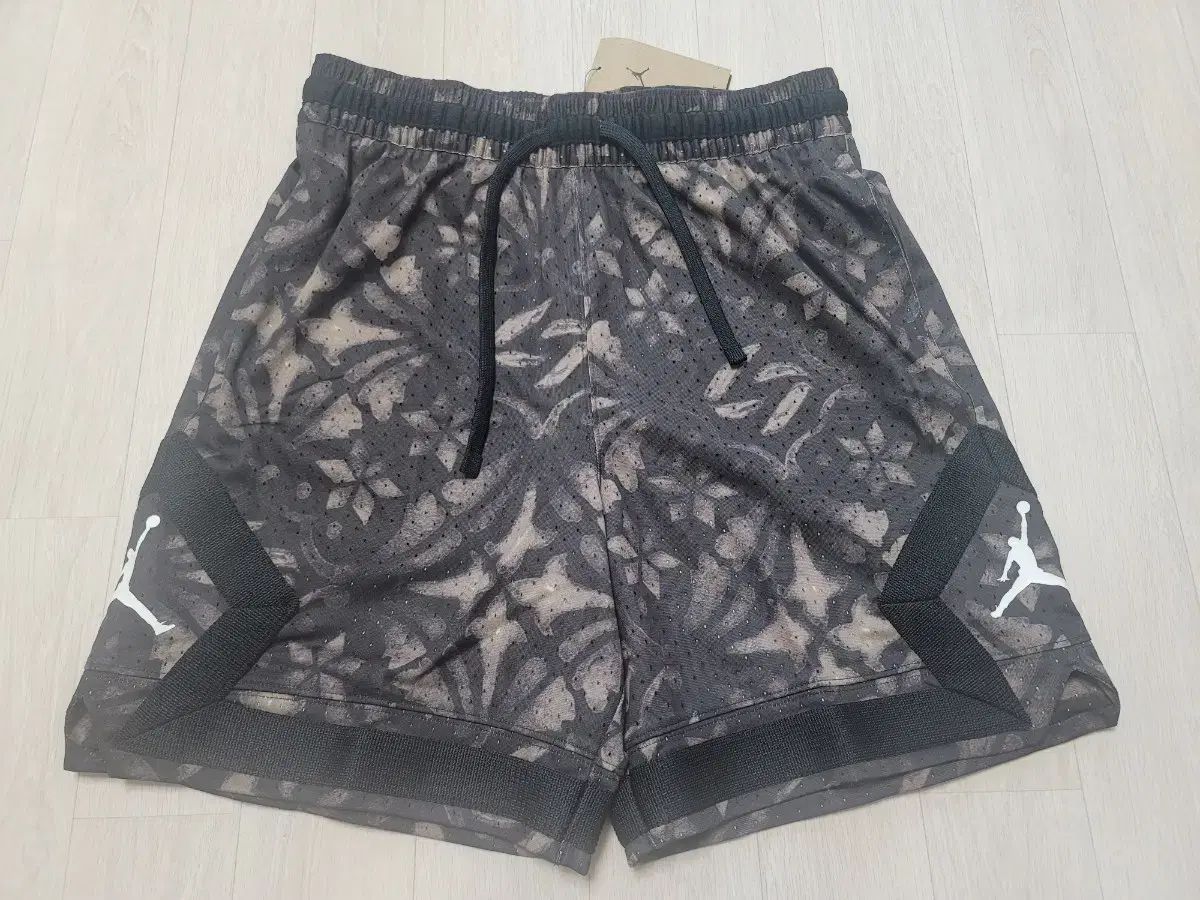 ジョーダン プリント メッシュ ハーフパンツ ブラック S 新品