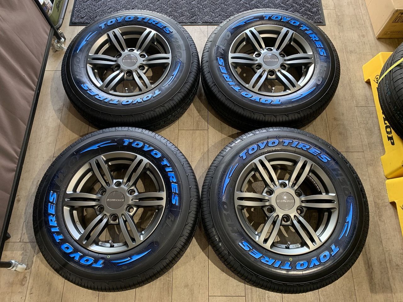 【2601109】新品タイヤ 415COBRA 415コブラ BADRUCKER 1 15インチ 6J +33 PCD139.7 6H + TOYO H30 195/80R15 2025年 ハイエース 等