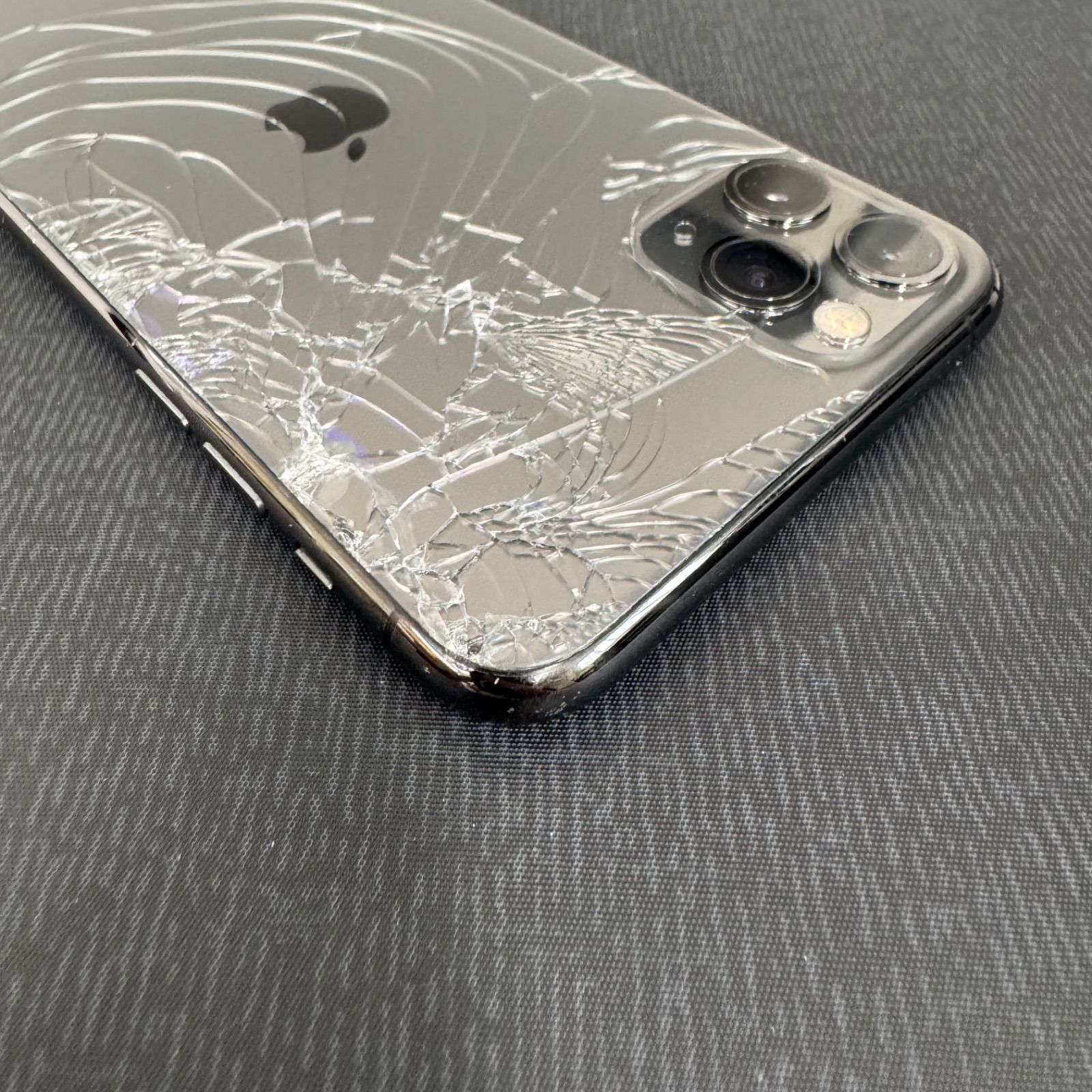 iPhone 11 Pro Max 256GB ジャンク- メルカリ iPhone 11 Pro Max 256GB ジャンク- メルカリ