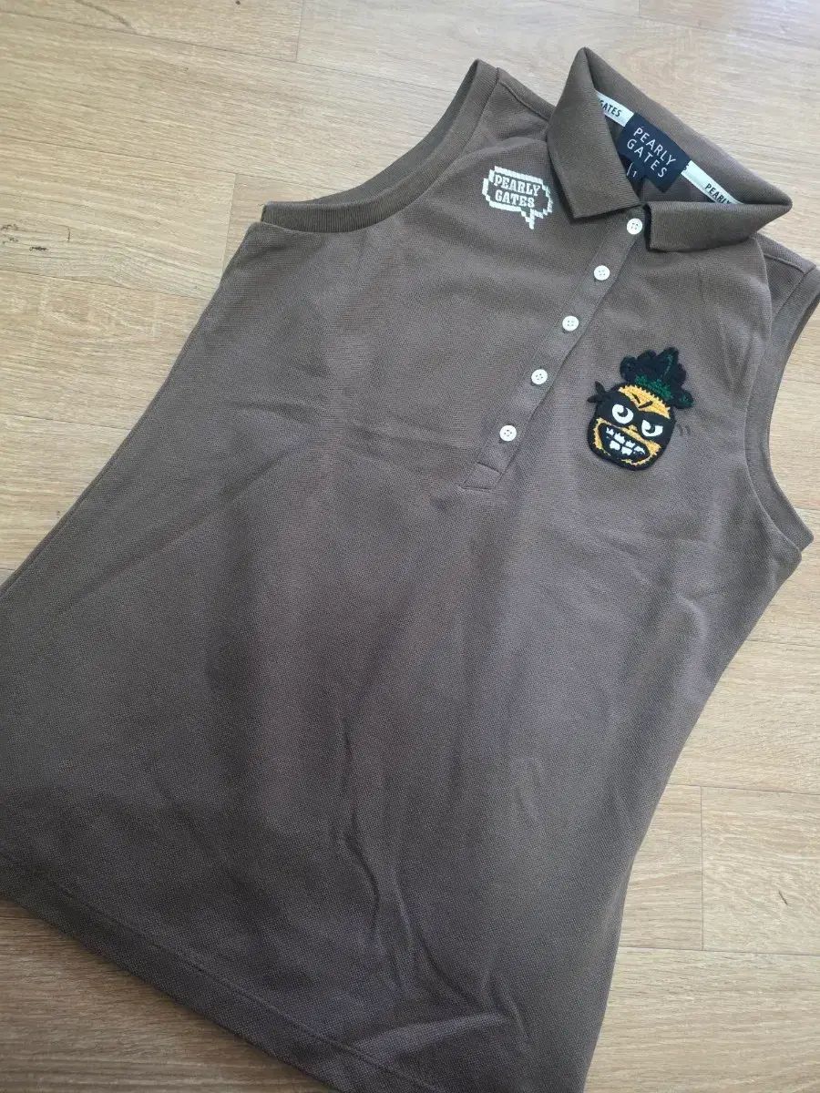 フェアリーゲイツ ノースリーブ カラ Tシャツ ブラウン