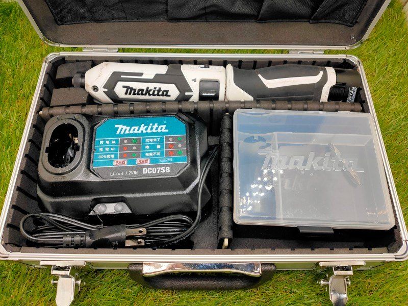 ☆マキタ 充電式ペンインパクトドライバ 白 バッテリー×2・充電器付 TD022DSHXW　動作確認済み
