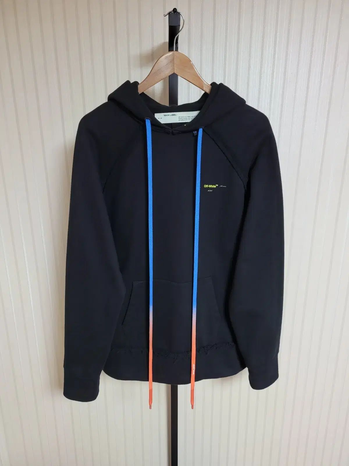 XXS オフホワイト ブラック アクリル アロー オーバーサイズ フードTシャツ