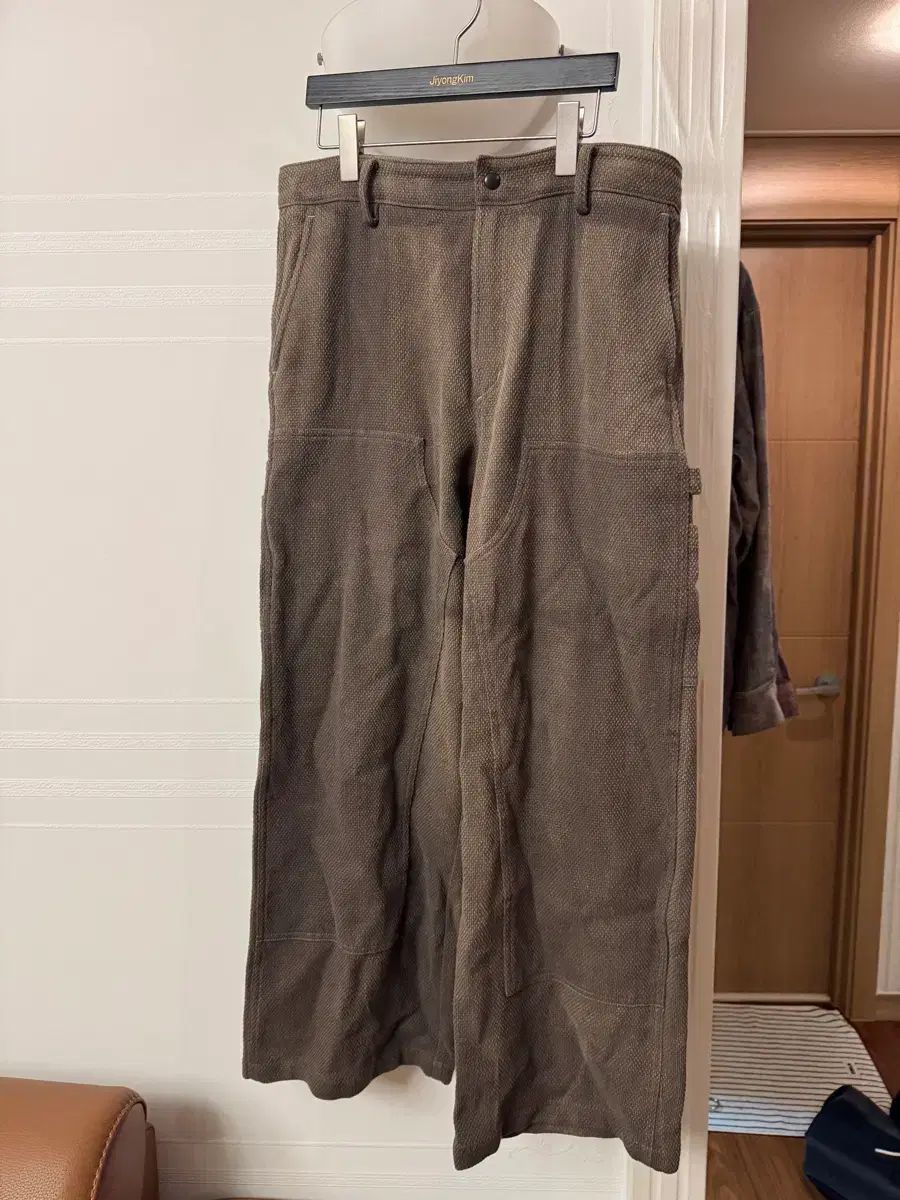 ジヨンキム 25SS サンブリーチ ダブルニー パンツ カーキ