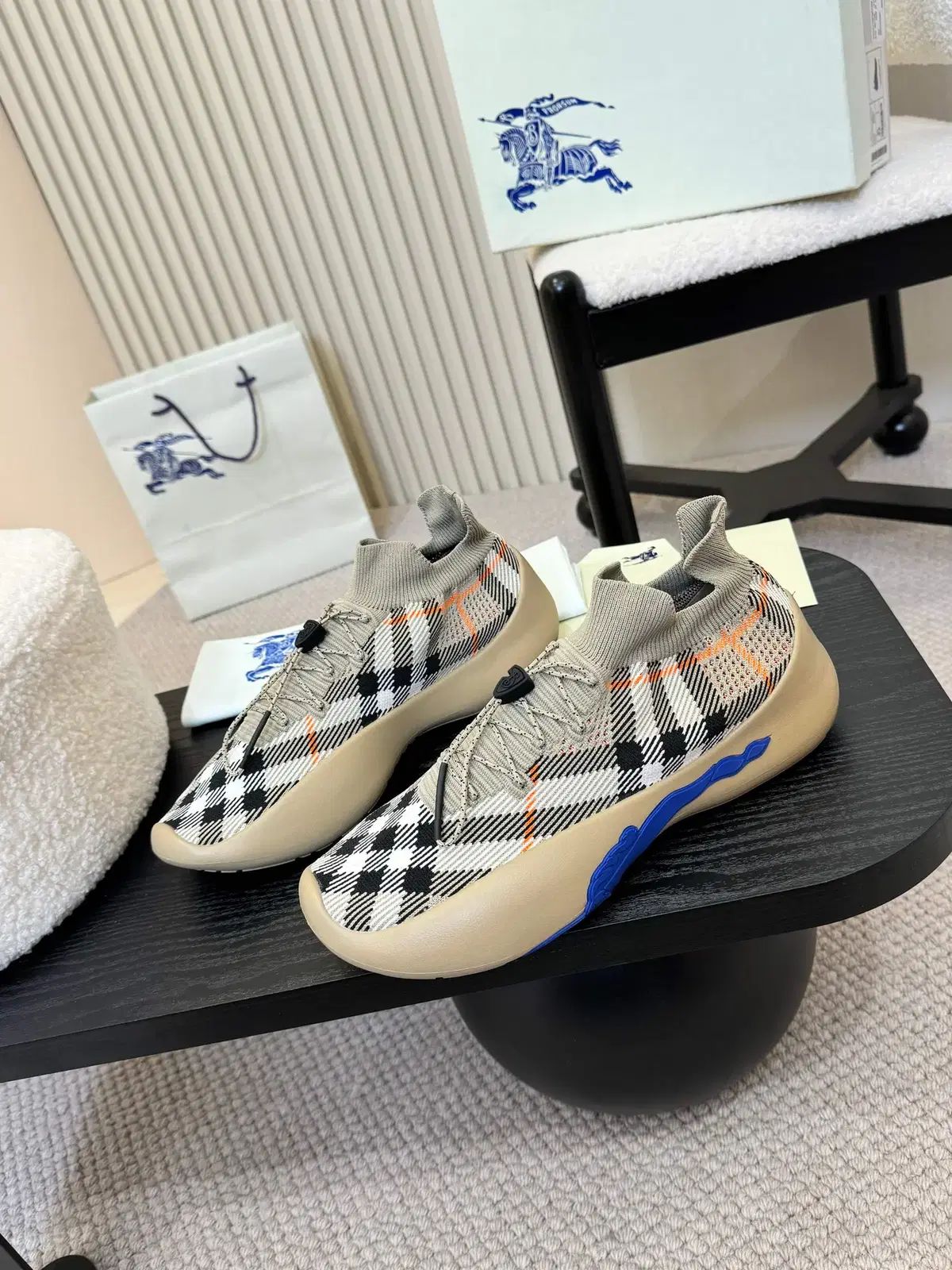 バーバリー チェック スニーカー 夏
