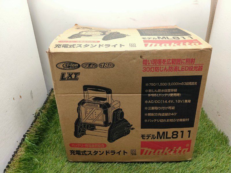 ☆マキタ スタンドライト 14.4V/18Vバッテリ・AC100V両用 ML811 バッテリ別売 3000ルーメン　未使用　箱潰れあるためAランク