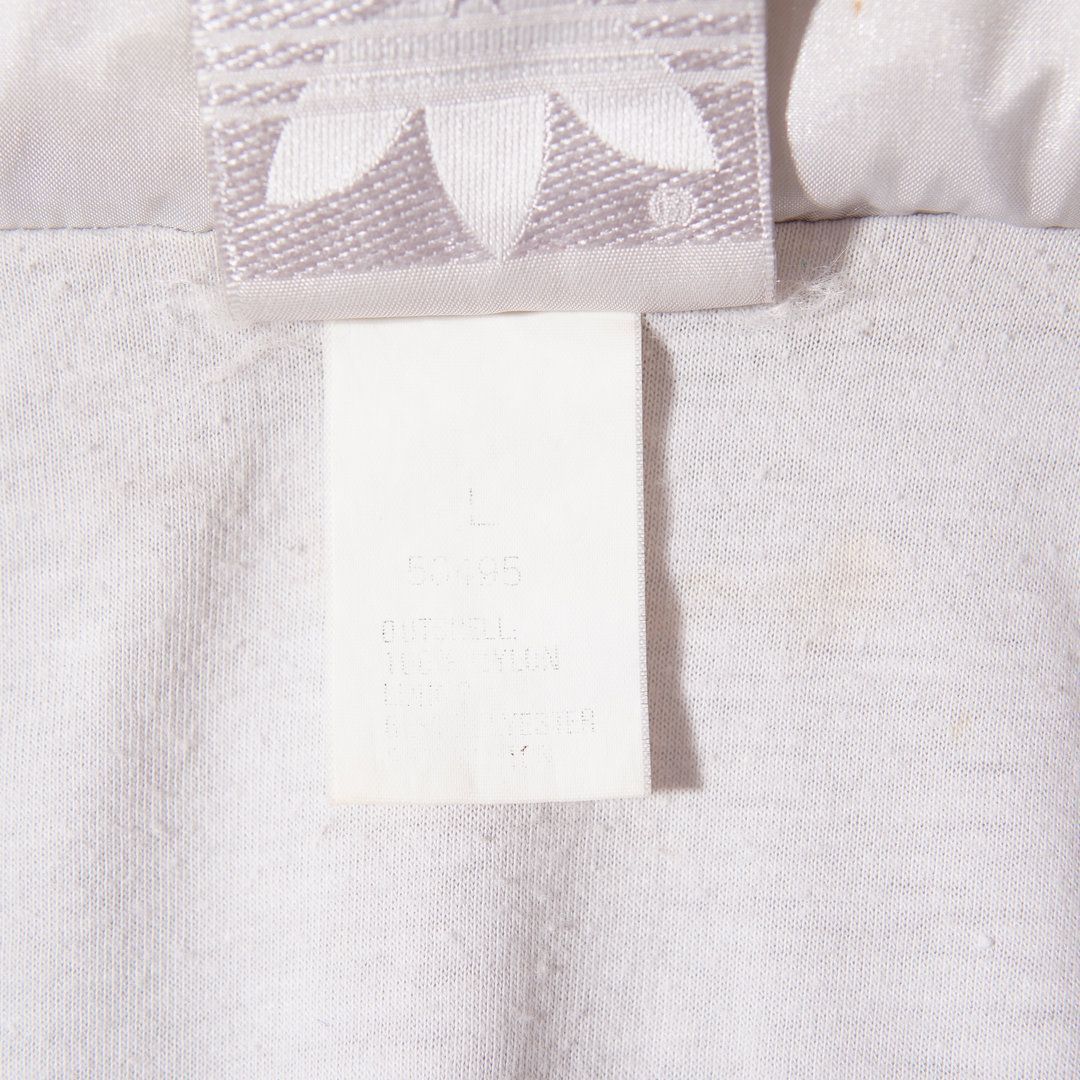 https://assets.mercari-shops-static.com/-/large/plain/2JQp47BTxRx6ZvFcsTyeCB.jpg@jpg