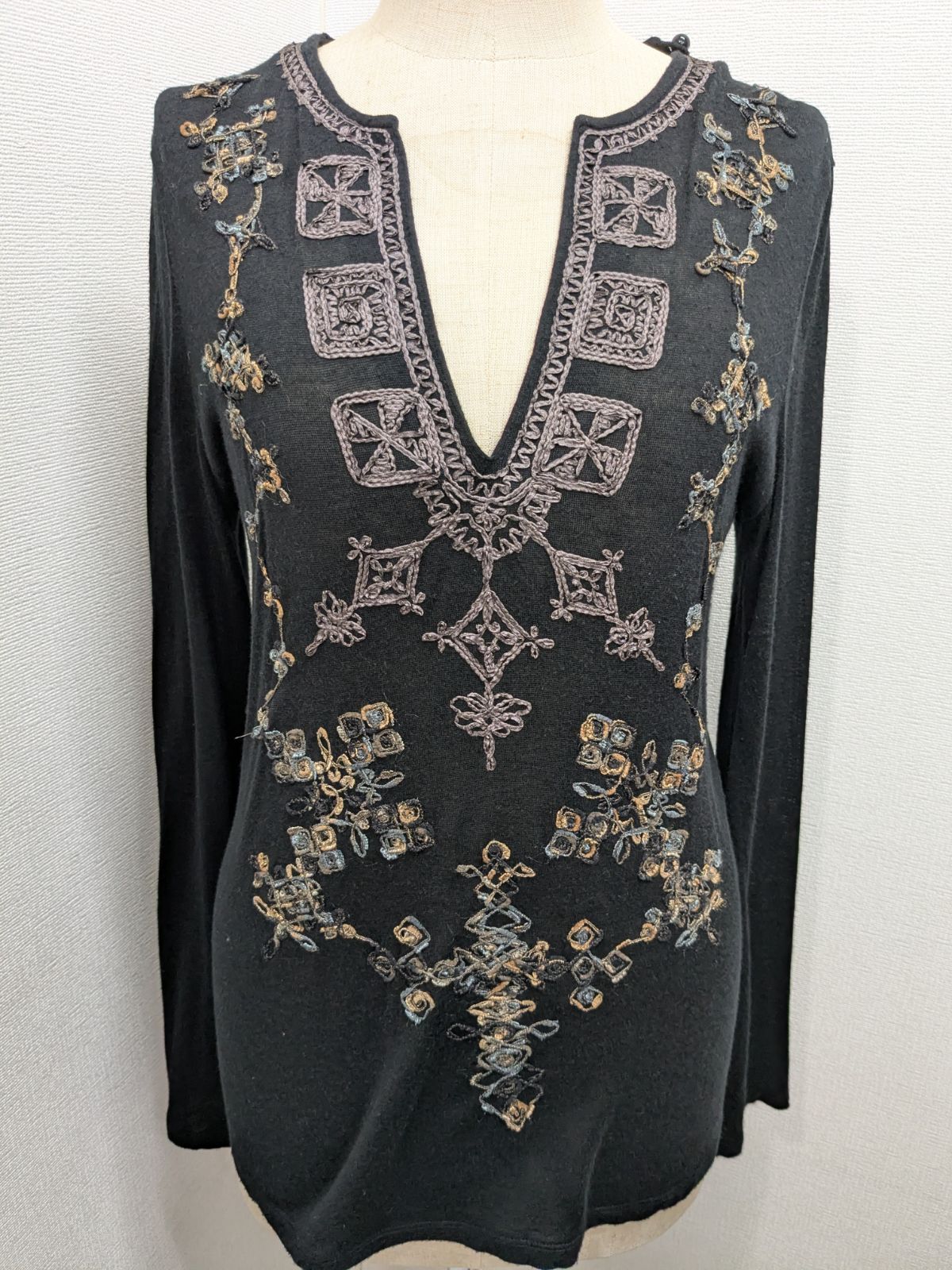 JeanPaulGAULTIER ジャンポールゴルチエ 刺繍 Vネック バックスリット トップス