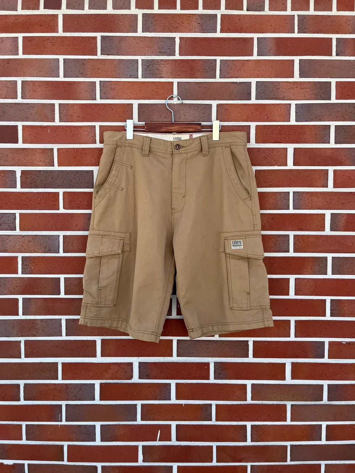 Levi's ベージュ カーゴ バミューダ パンツ