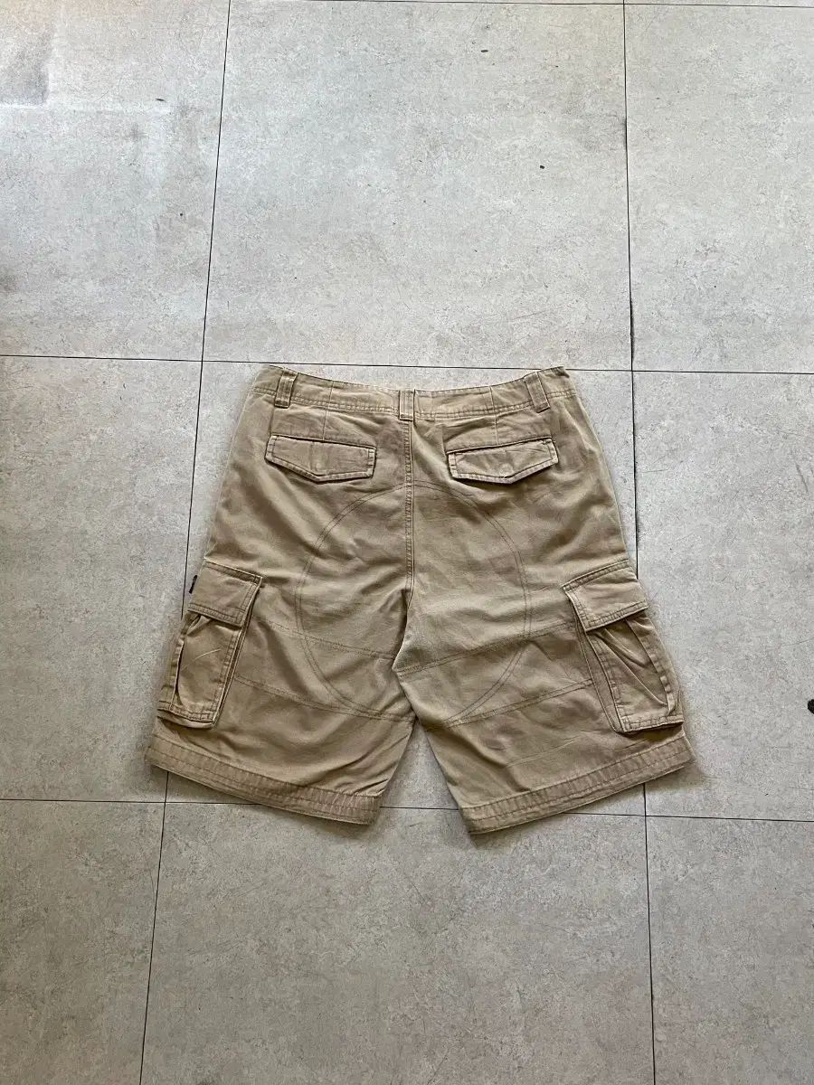 トミーヒルフィガー カーゴ ベージュ ハーフパンツ