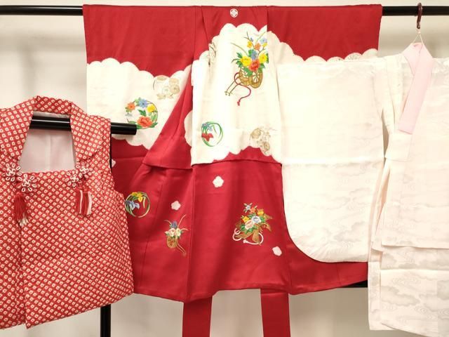 平和屋着物[]七五三　女の子　３歳　祝着　三つ身　長襦袢(袷・半衿刺繍)・被布セット　刺繍　絞り　花車文　金彩　逸品　DABE7023ma