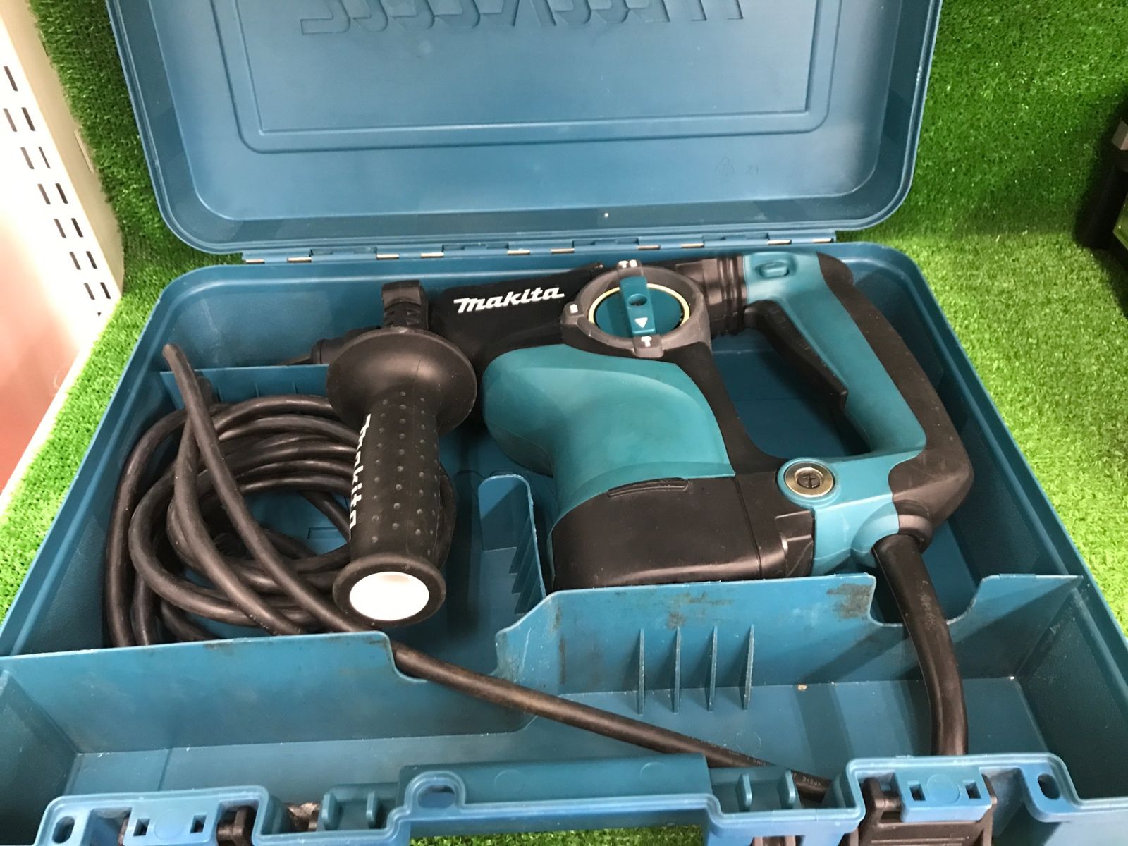 【中古品】【0906】★makita(マキタ) 28㎜ハンマドリル (SDSプラスシャンク) HR2811F　ITPHXAJRB4FR