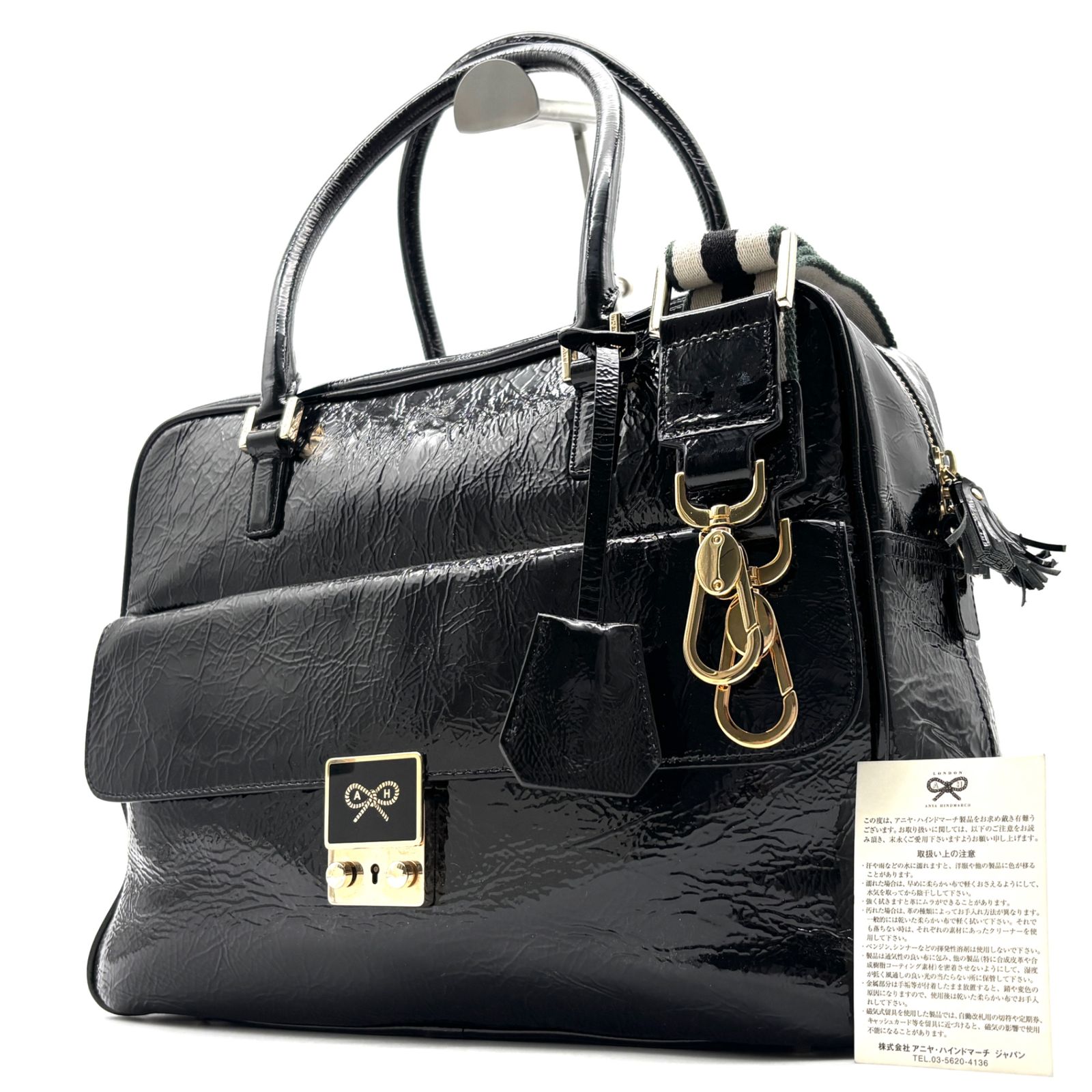 美品 Anya Hindmarch アニヤハインドマーチ カーカー 2way ハンドバッグ ショルダーバッグ パテントレザー エナメル ブラック 黒 リボン ゴールド金具 クロスボディ 斜め掛け 通勤 通学 お出かけ デート レディース バック 鞄
