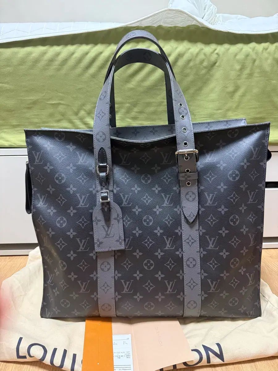 (ほぼ新品) Louis Vuitton ルイヴィトン エクリプス ニューカバストートバッグ GM