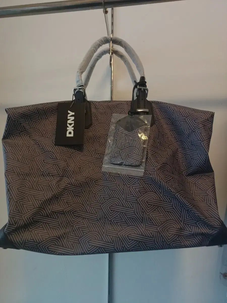 DKNY パータン ボストンバッグ