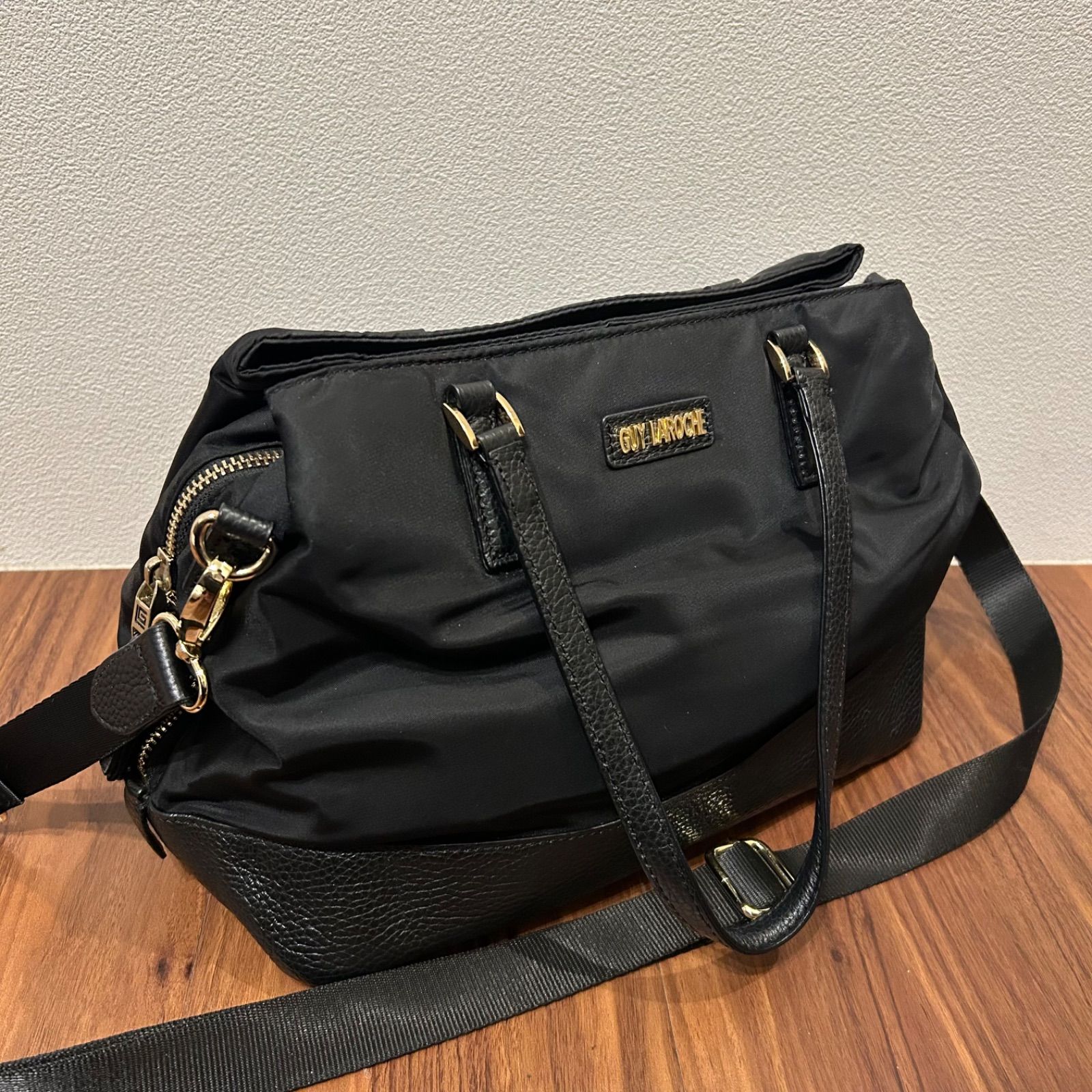 Guy Laroche ギラロッシュ ショルダーバッグ  GLロゴ金具 レザー ヴィンテージ   ブラック レディース / 240001195722 Guy Laroche - Guy Laroche ギラロッシュ ショルダーバッグ GLロゴ金具