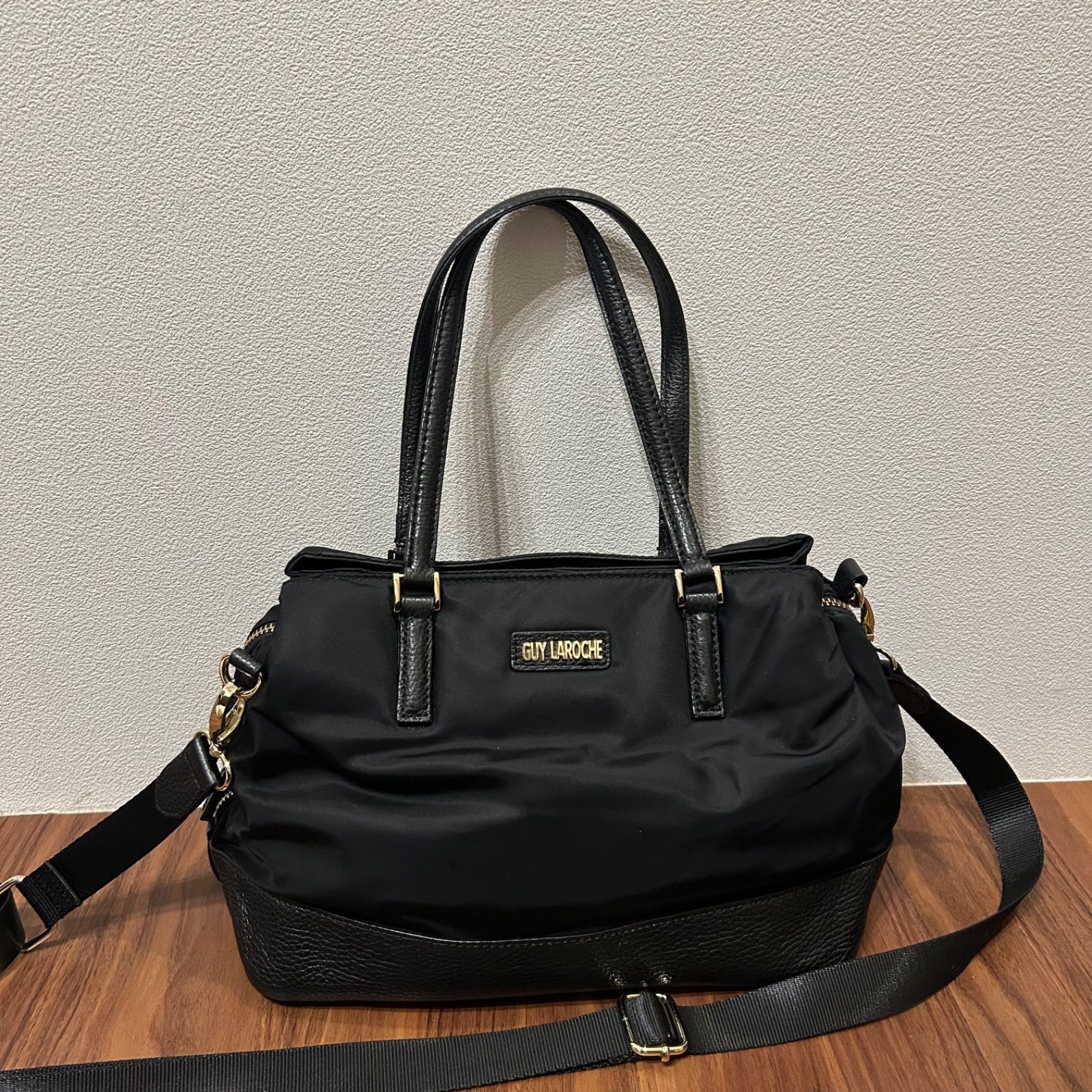 Guy Laroche ギラロッシュ ショルダーバッグ  GLロゴ金具 レザー ヴィンテージ   ブラック レディース / 240001195722 Guy Laroche - Guy Laroche ギラロッシュ ショルダーバッグ GLロゴ金具