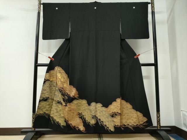 平和屋着物●豪華黒留袖　駒刺繍　松葉文　金彩　正絹　逸品　CABE3067yc