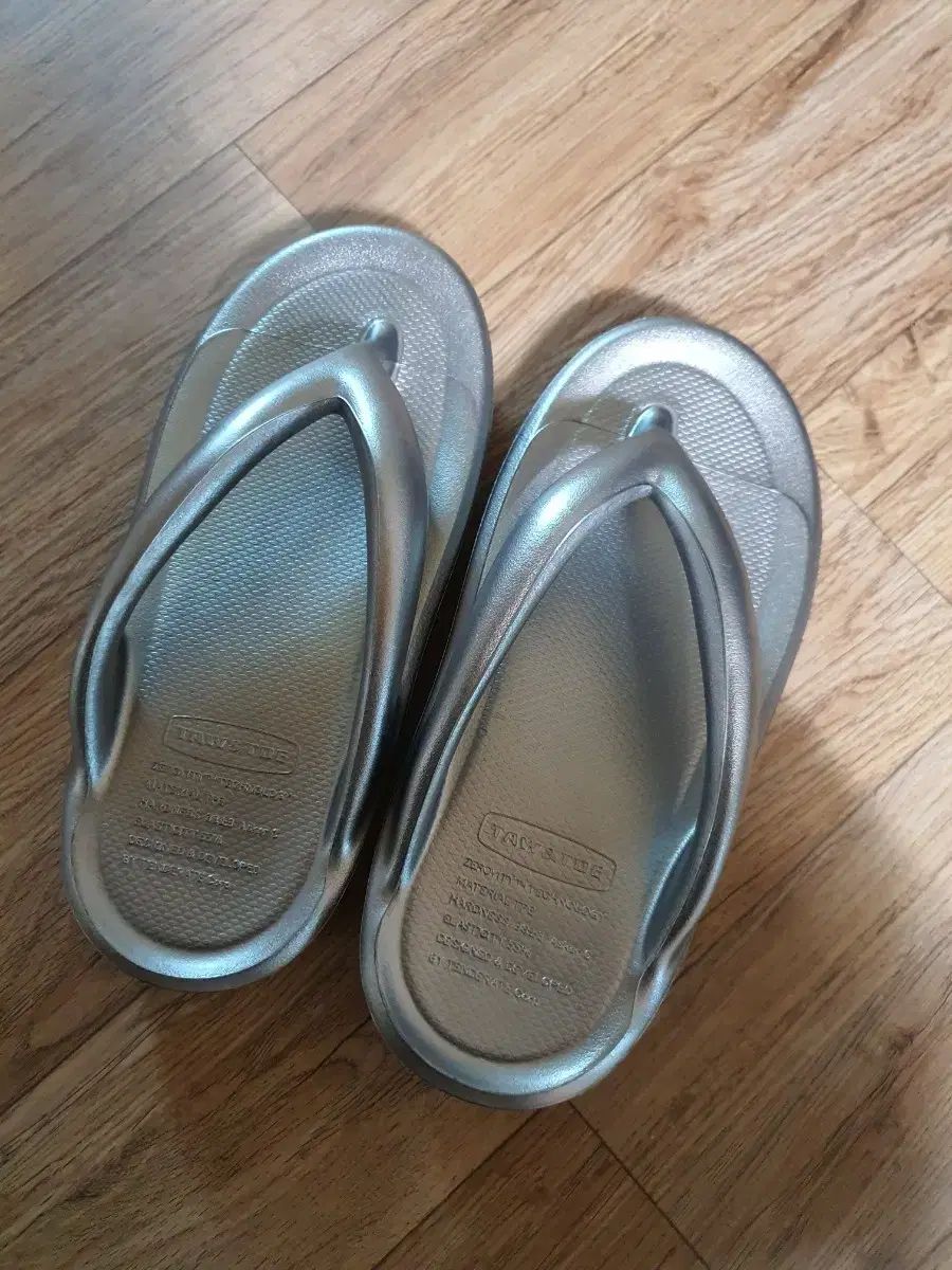 TAW&TOE（トーアンドトー）フリップフロップ サンダル XERO(ゼロ)V.T. OG メタルシルバー 240 新品