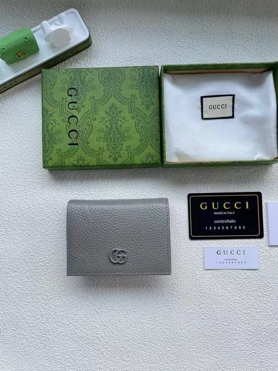 全新 限定価格★ GUCCI グッチ 折り財布 小銭入れ