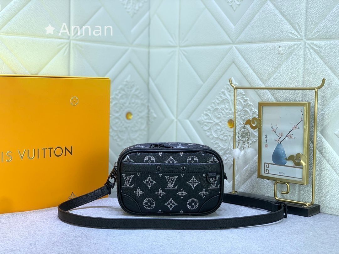 ☆美品☆ Louis vuitton ルイヴィトン メンズ ショルダーバッグ 人気モデル 送料無料