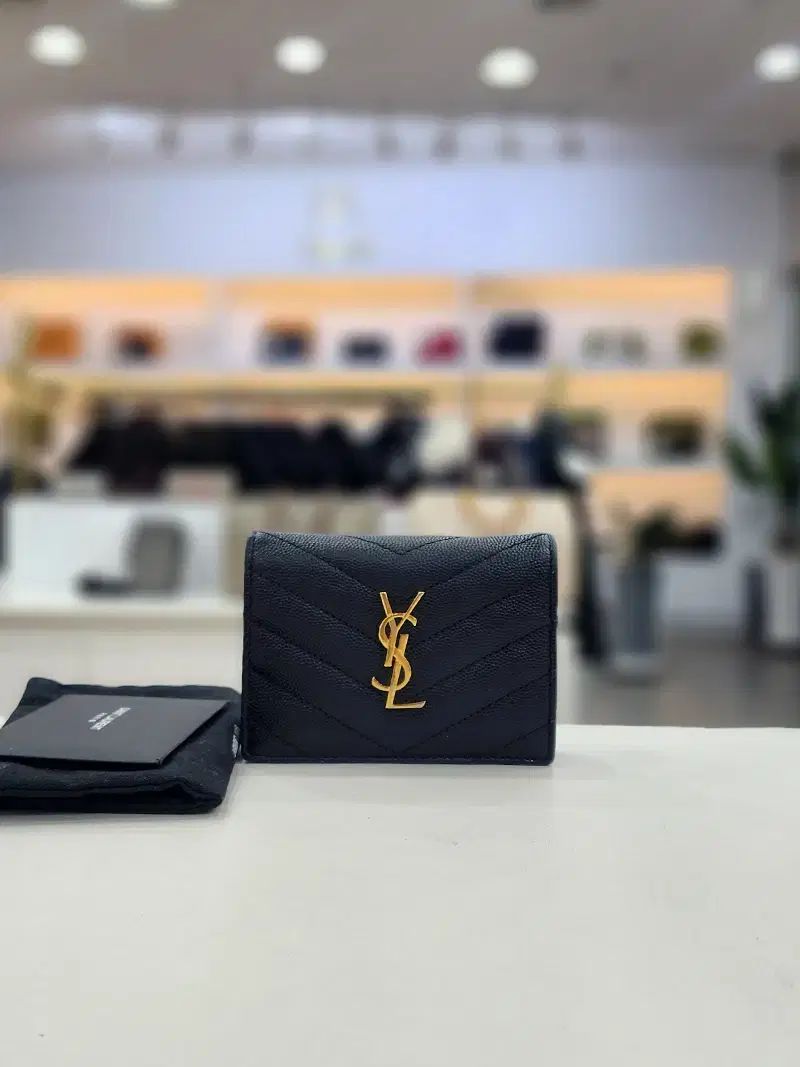 Saint Laurent サンローラン モノグラム ゴールド フラップ 二つ折り財布 530841