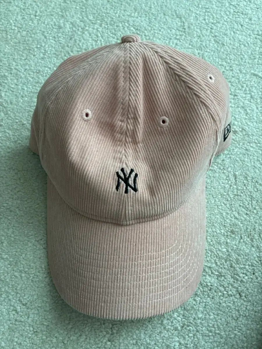 NEW ERA コーデュロイ ボールキャップ 帽子 インディーピンク