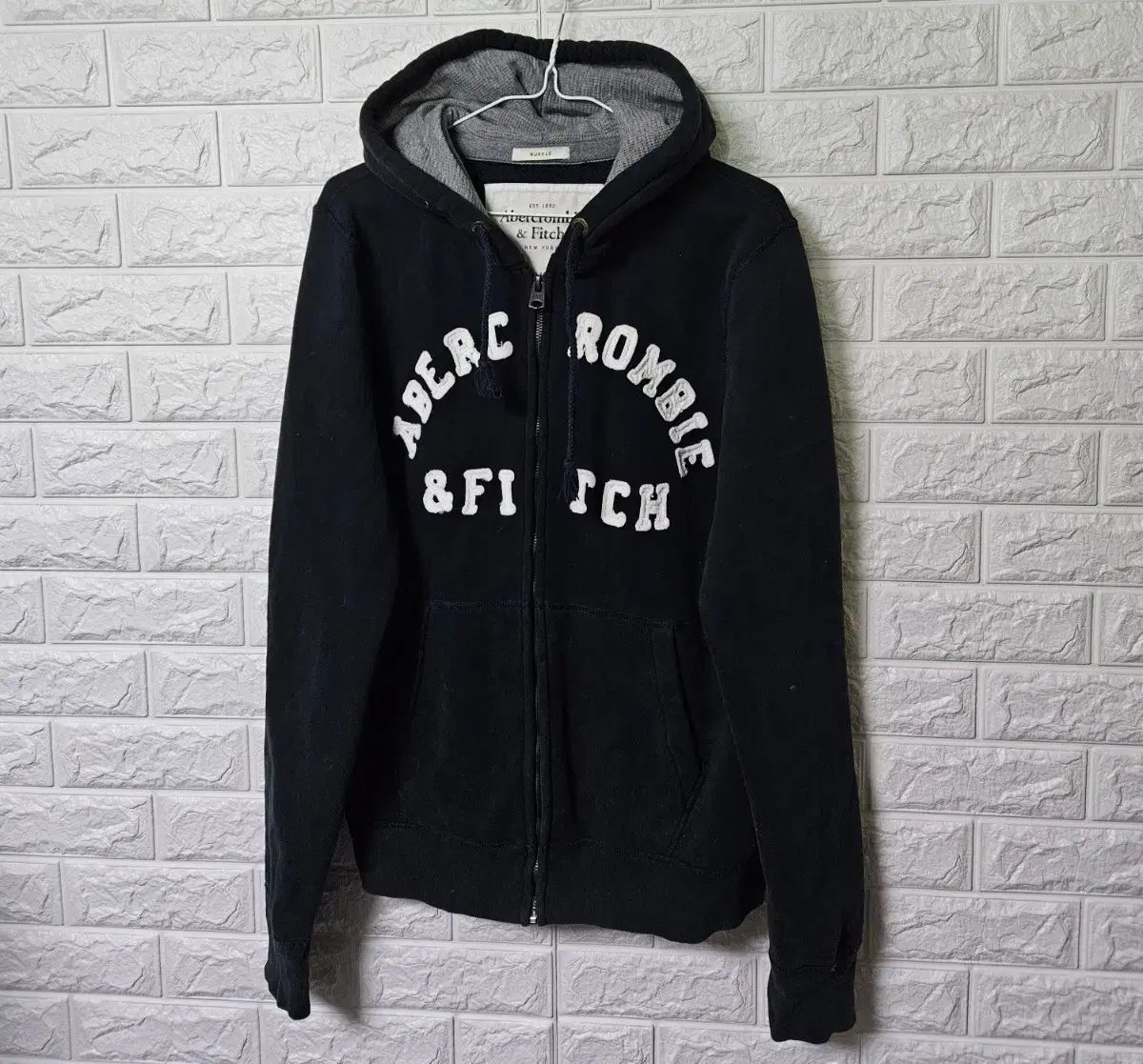 アバクロンビー フードジップアップ 出品