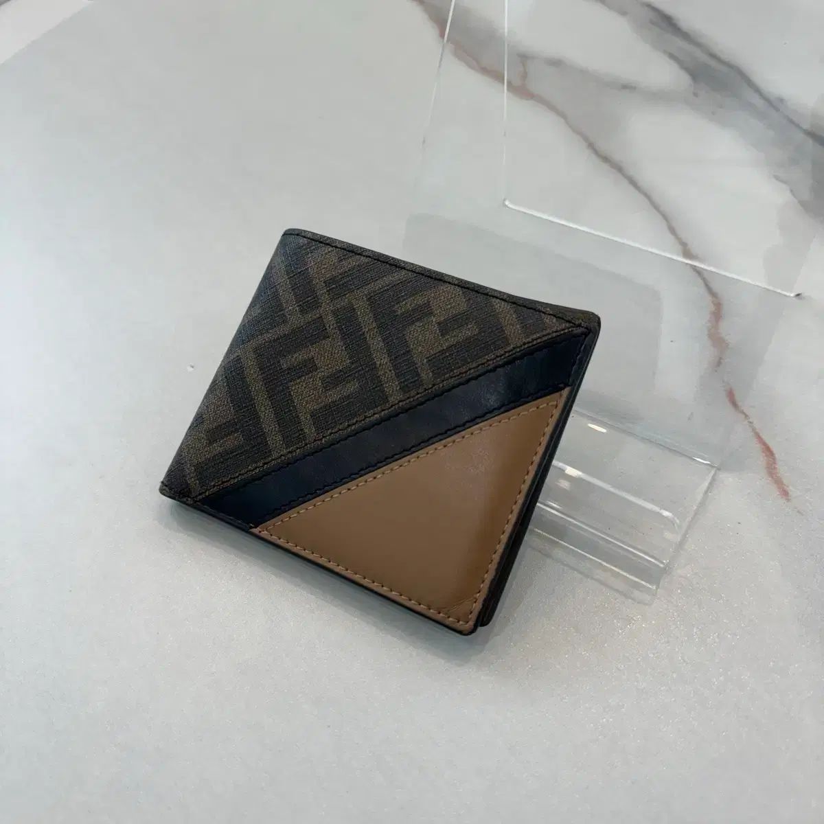 正規品 FENDI フェンディ FF ロゴ 二つ折り財布 ブラウン