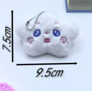 キャラクターの星のぬいぐるみ