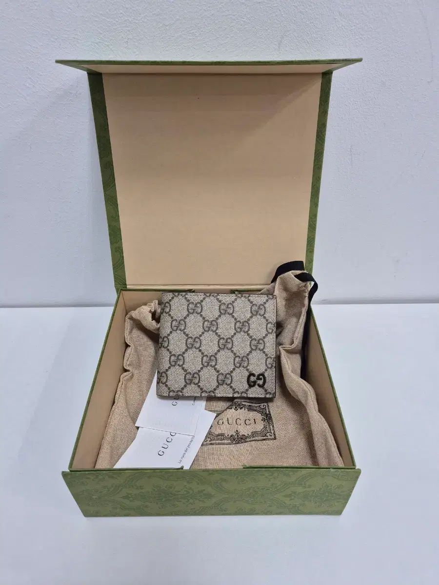 グッチ 26SS GGコイン 二つ折り財布 768244