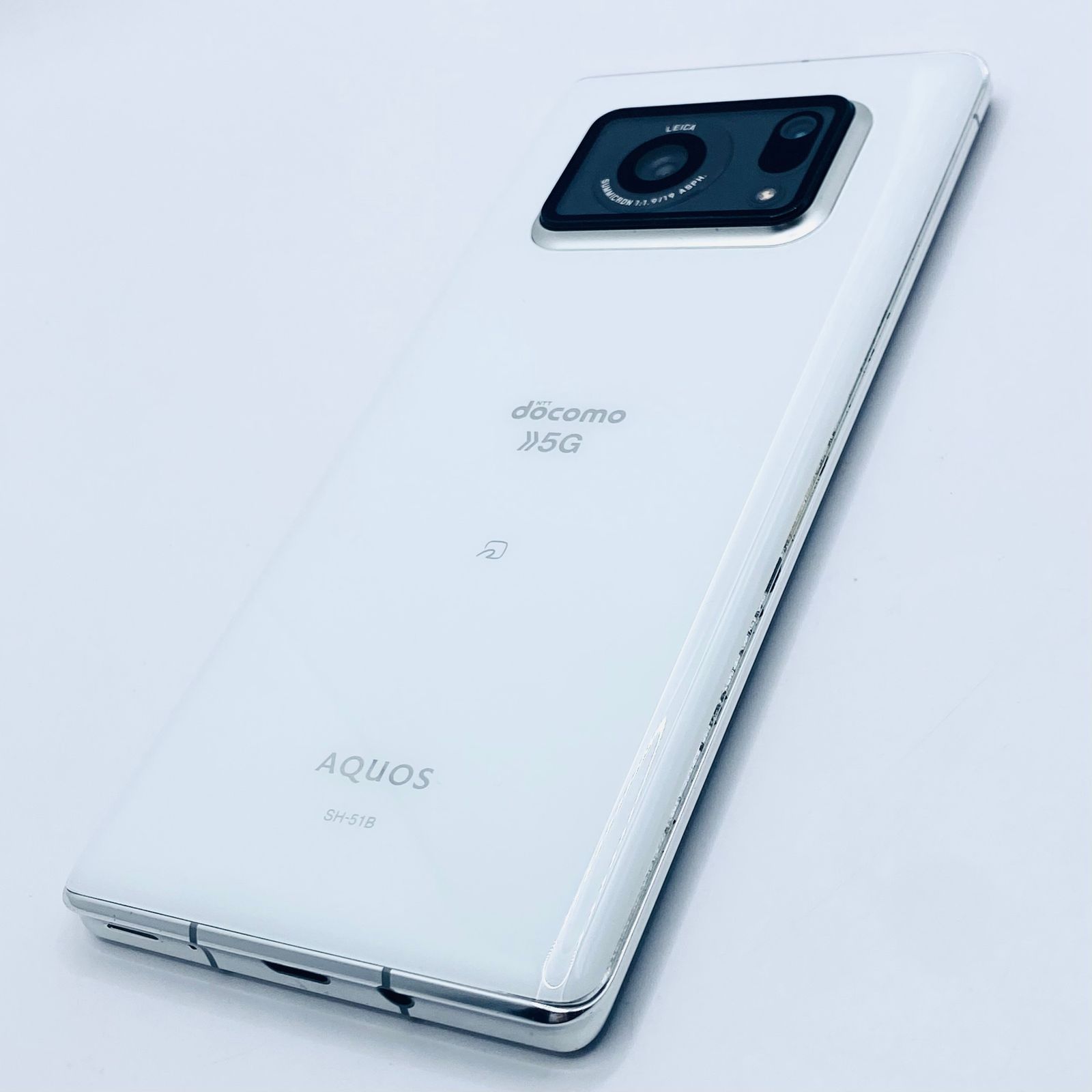 docomo AQUOS R6 SH-51B 128GB ホワイト 中古 - メルカリ
