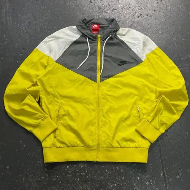 100 NIKE ウィンドランナー ウィンドブレーカー